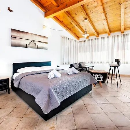 Dolce Apartment *